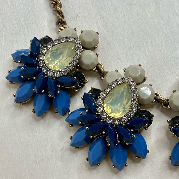 J. Crew Gemstone Cluster Statement Necklace Teardrop Crystals Blue Beige Gold ✨✨ - Picture 4 of 9